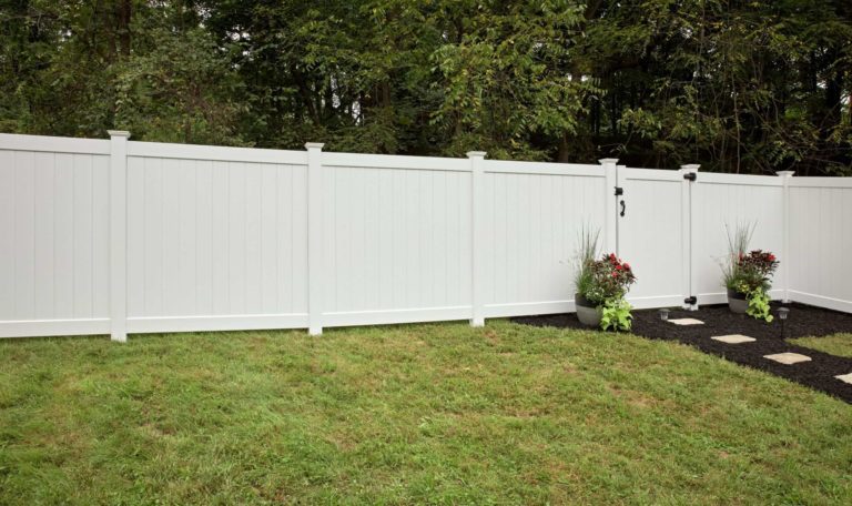 White Vinyl TruConnect privacy Fence-min