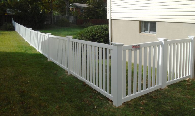 White vinyl contemporary closed top fence-min