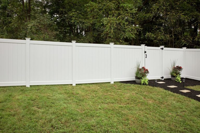 solid_privacy_fence_white-5-scaled