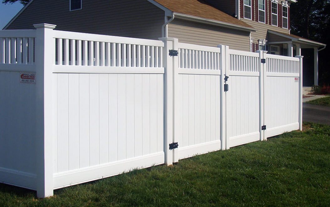 3 - 6 FT WHITE Tongue and Groove WITH CLOSED SPINDLE NEW ENGLAND POST CAP Vinyl AND DOUBLE GATE