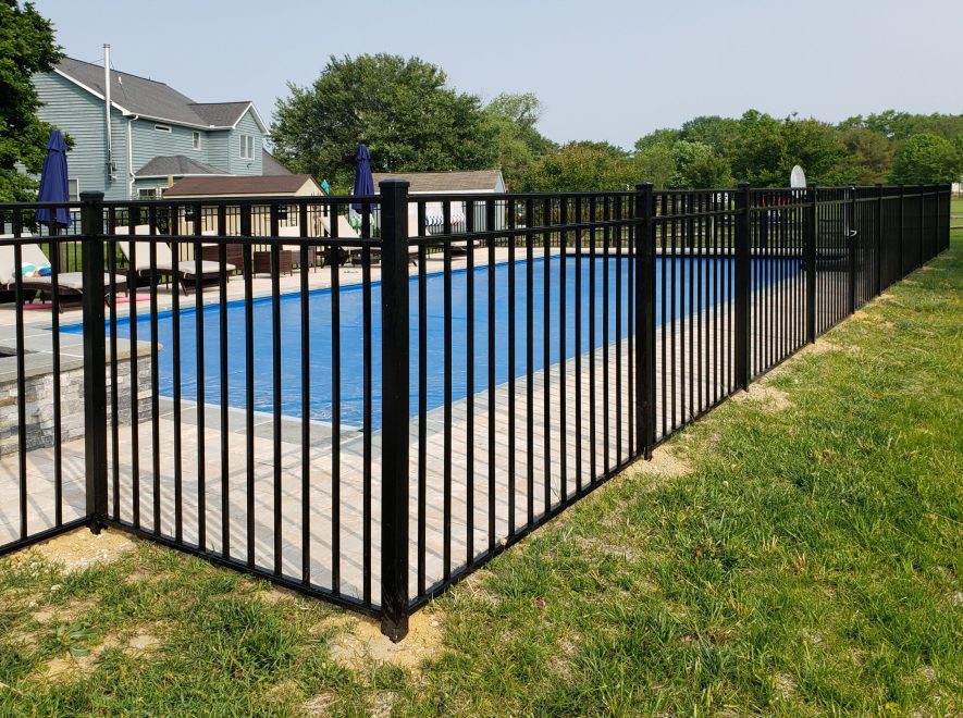 3-Rail Flat Top Ascot Style Black Aluminum Pool Code Fence (5) copy