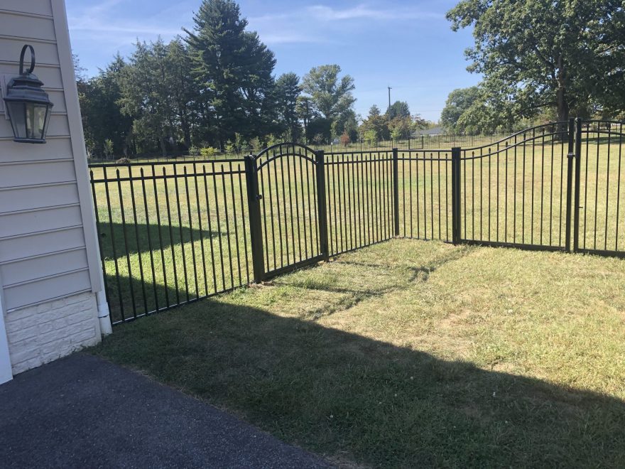 3-rail Canterbury flush bottom black aluminum fence with single walk gate with arch