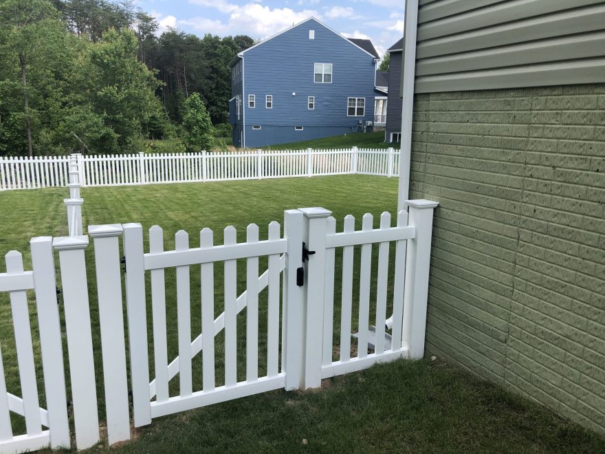 4 foot high Contemporary Straight Top Vinyl Picket Fence with Gate