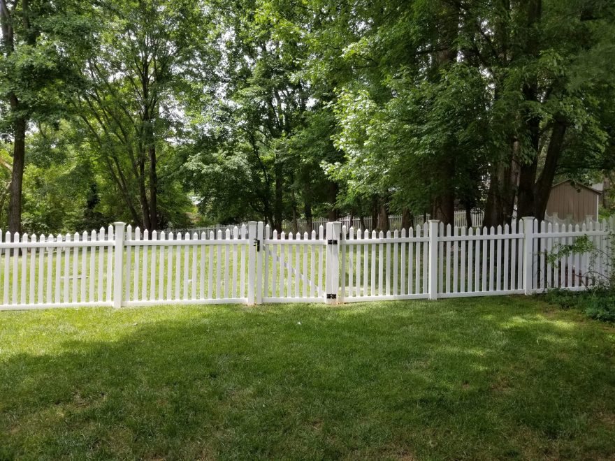 5_ high white pvc picket fence in contemporary style with pointed pickets and new england post caps with a concave pattern (2)