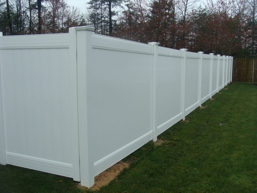 6 foot white vinyl privacy fence 2