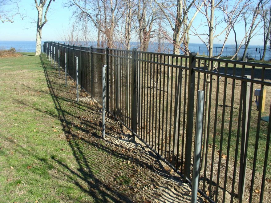 Alumi-Guard Ascot 3 Rail Flat Top Aluminum Fence 5-min