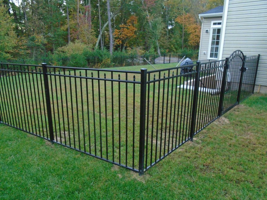 Alumi_Guard Canterbury 3 Rail Flat Top Aluminum Fence