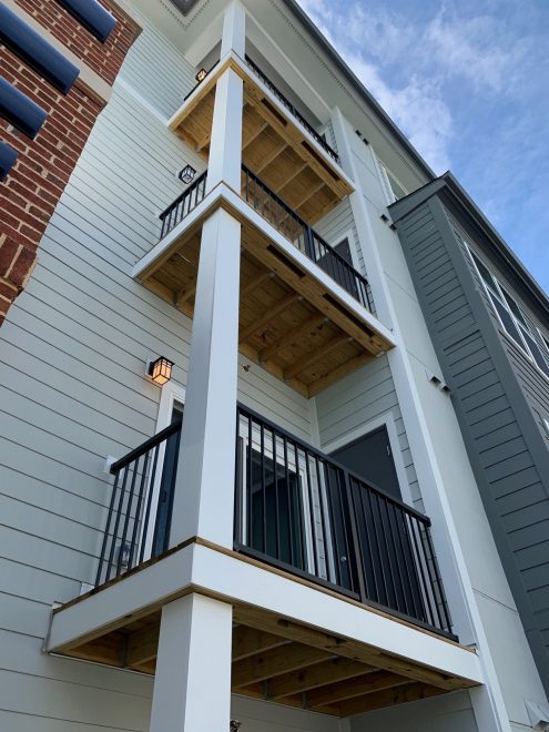 Black-Aluminum-Balcony-Railing-in-the-courtyard-at-Monarch-at-Waugh-Chapel-in-MD-2