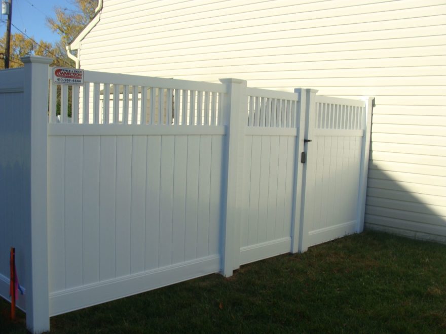 PVC Privacy Fence with Closed Spindle Top