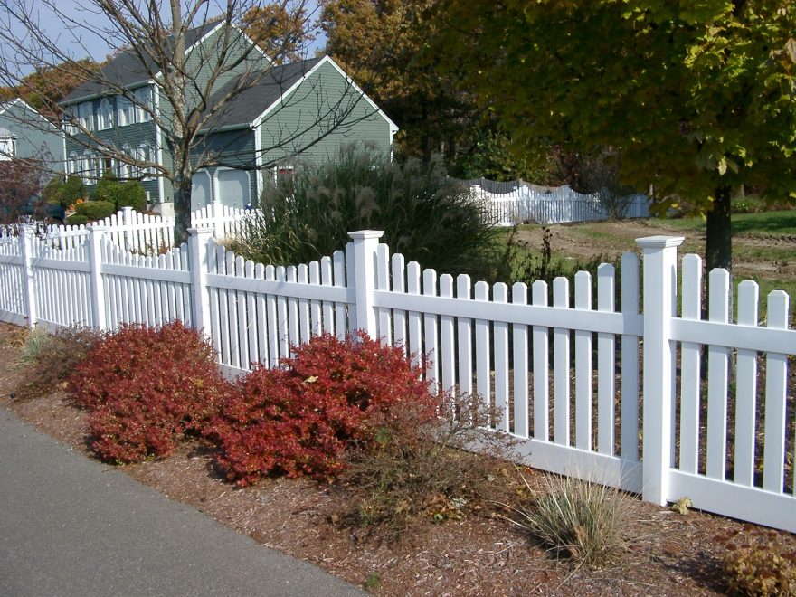 Scalloped White PVC Dog Earred Picket Fence