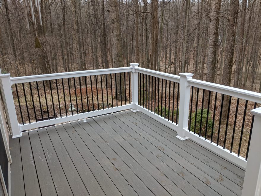 Timbertech Terrain Silver Maple with White Vinyl Washington Railing with Black Round Aluminum Balusters