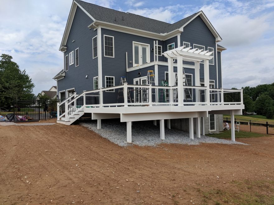 Trex Select Decking with White Vinyl Railing with Black Aluminum Balusterswith Pergola over Grill Bump Out