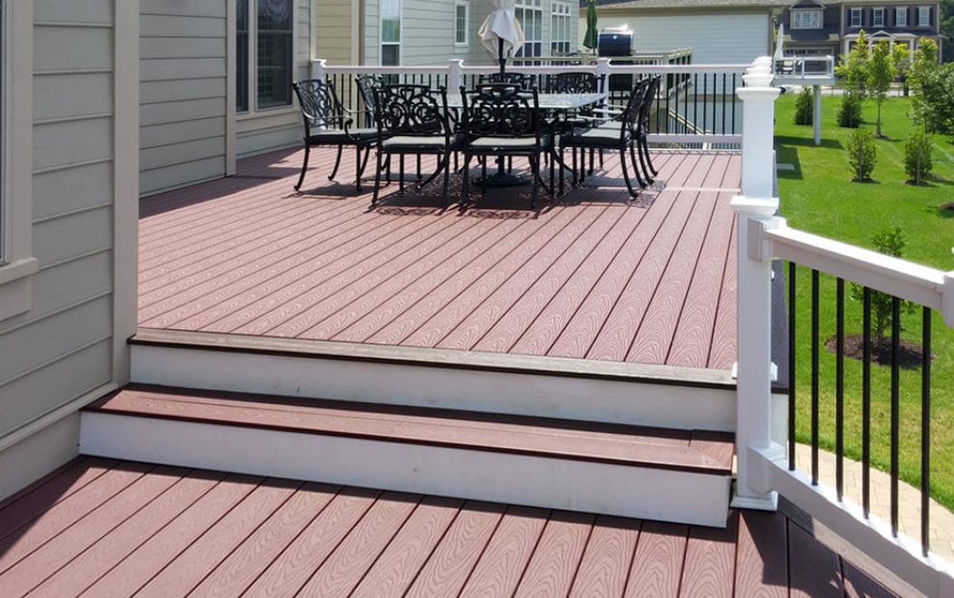 Trex Select Madeira Deck Boards with white Washington Railing with black aluminum balusters