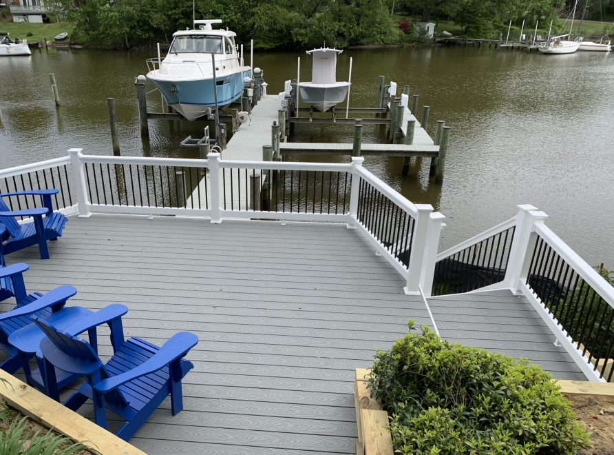 Trex Select Pebble Gray Decking with White Vinyl Railing with black aluminum balusters