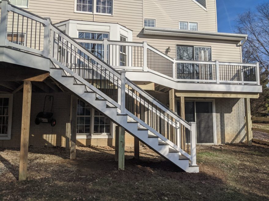 Trex Transcend Island Mist Deck Boards with White Vinyl Lincoln Railing with Black Round Aluminum Balusters and matching cocktail rail in Ellicott City MD 3