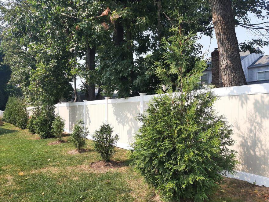 Two toned tan and white vinyl privacy fence 2