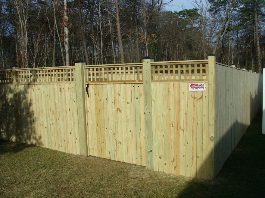 Vertical Board Wood Privacy Fence with Square Lattice Top 3