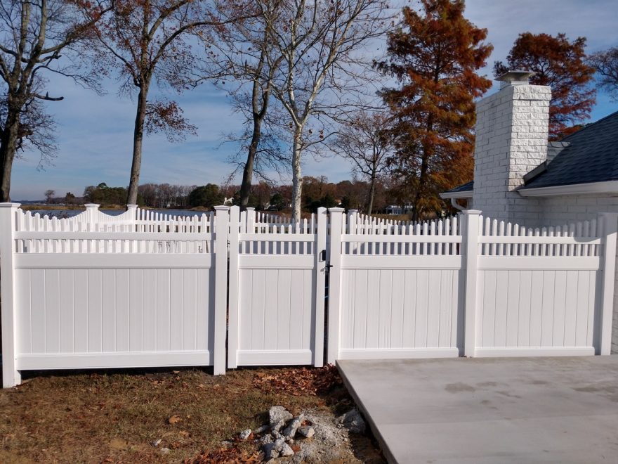 White Vinyl Open Spindle Scalloped Fence with matching Single Walk Gate-min