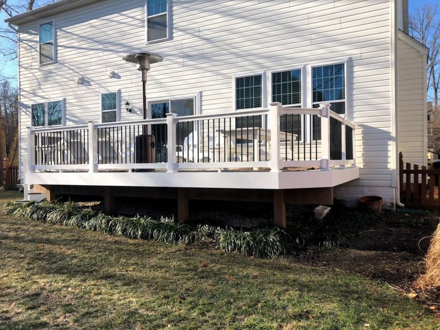 White Washington Vinyl Railing with Black Round Aluminum Balusters + White Vinyl Fascia Wrap