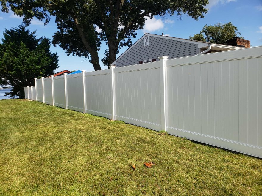 White vinyl privacy fence stepped from 5 feet to 3 feet-min